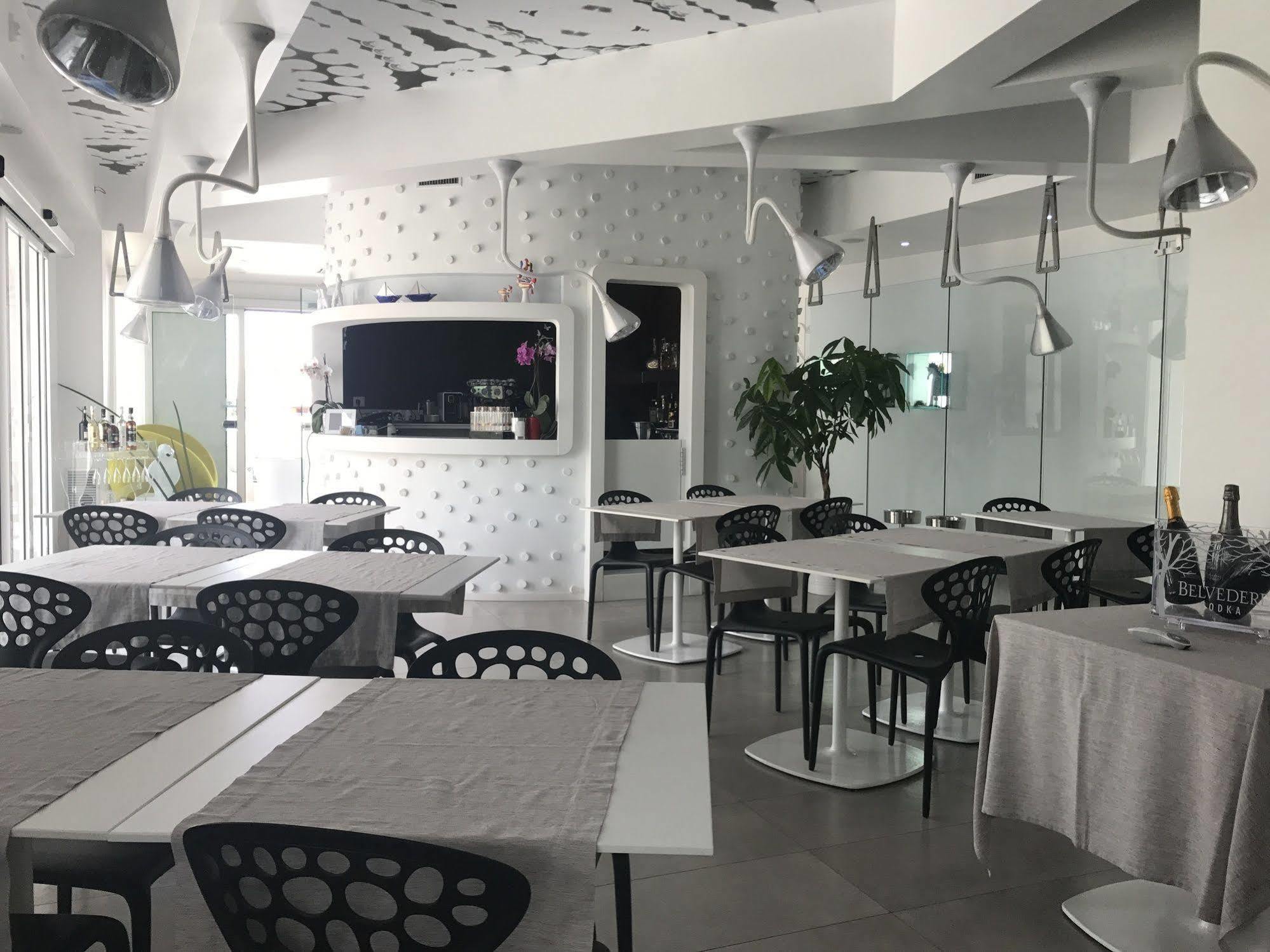 Quihotel Porto Cesareo Bagian luar foto
