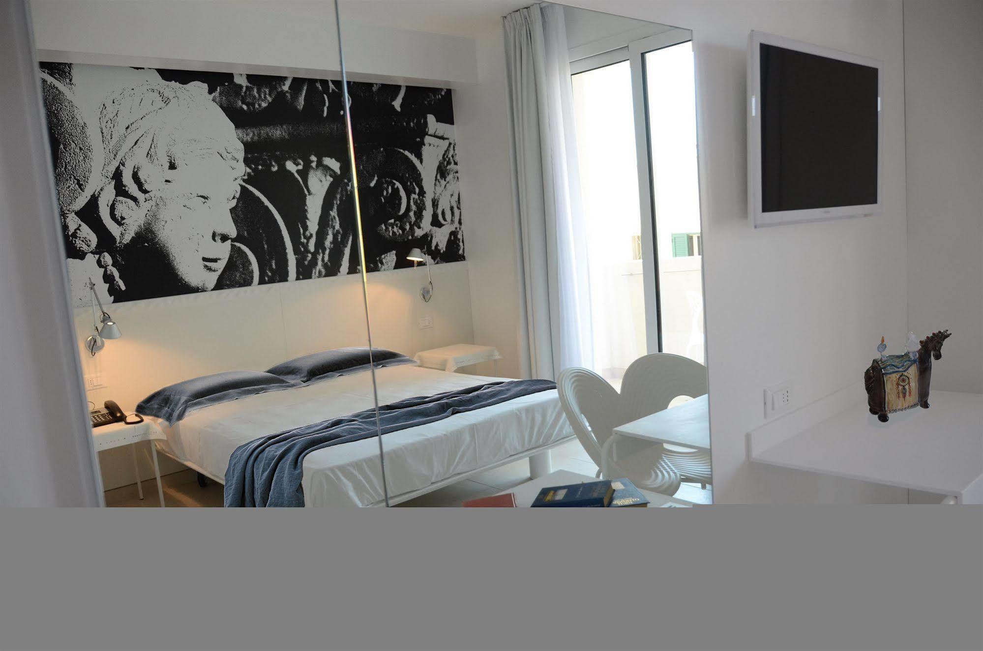 Quihotel Porto Cesareo Bagian luar foto